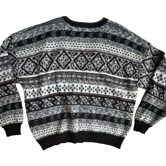 Men's Black and Gray Patterned Sweater - Picture 3 of 12